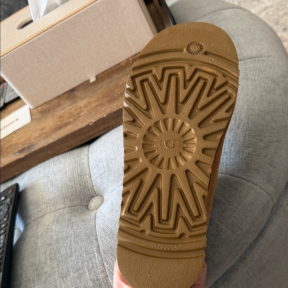 UGG Brand new  Chestnut Suede Clogs - Picture 2 of 4